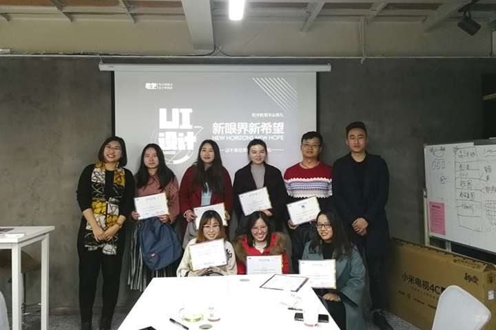 南京乾学教育_毕业合影