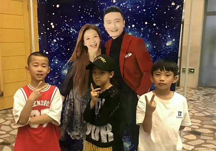 学校师生合影
