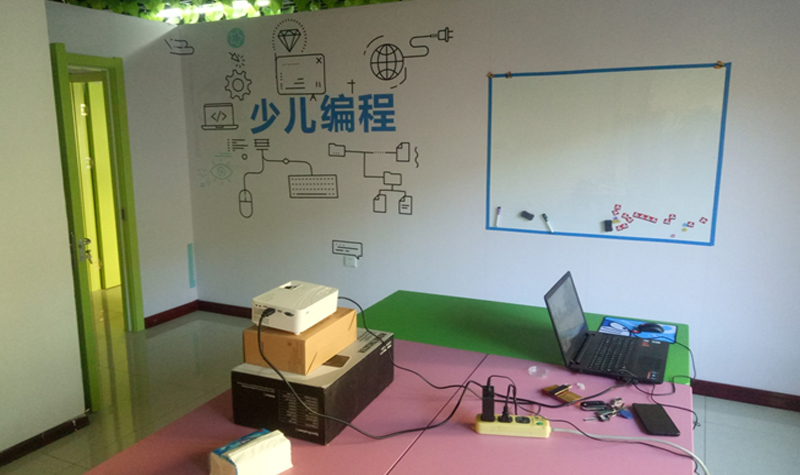 天津动力猫机器人教育教室环境