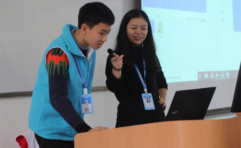 北京编玩边学学生演讲解读自己的作品