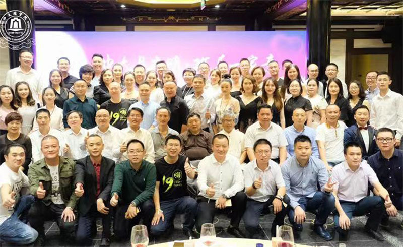 总裁班开学典礼学员合影