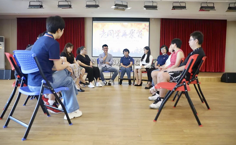 北京新桥外国语高中学校学校老师及学生家长座谈会