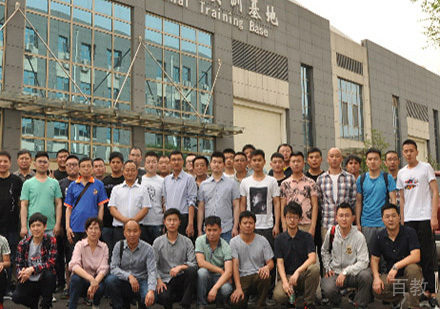 学校师生合影