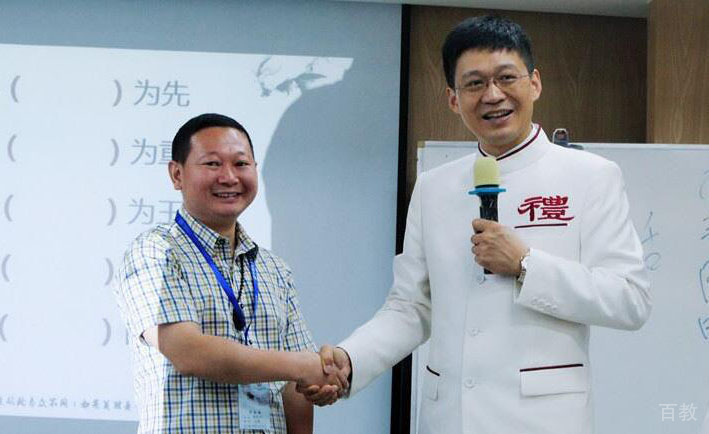 上海新华礼仪培训_握手的战术