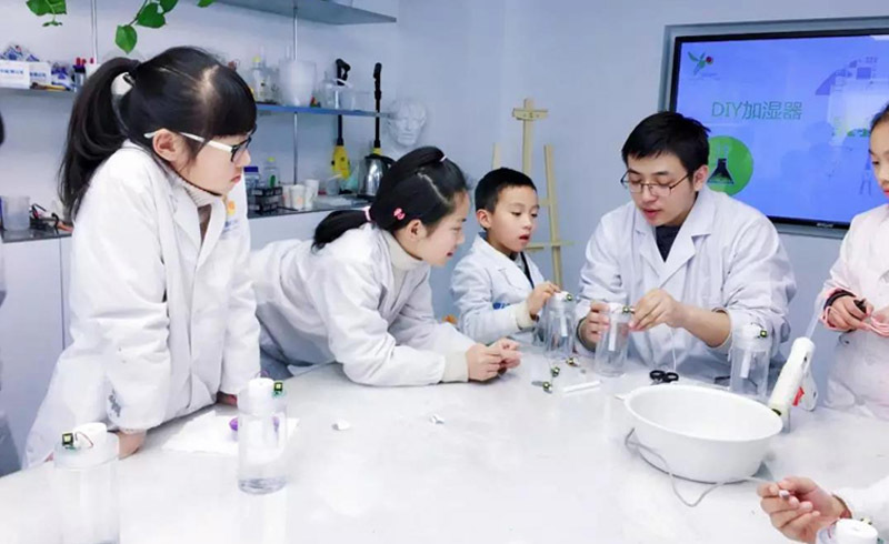 成都德拉学院_有趣的科学课