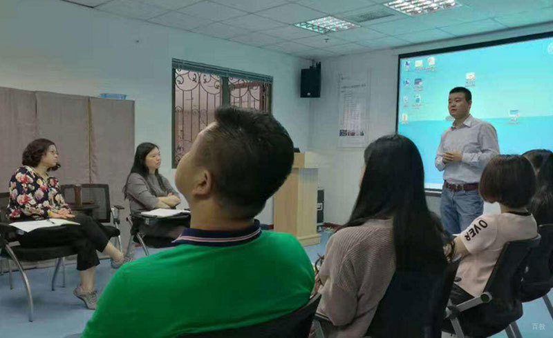 郑州德瑞姆心理教育_学员们在认真学习