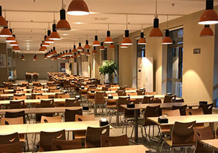 学校餐厅