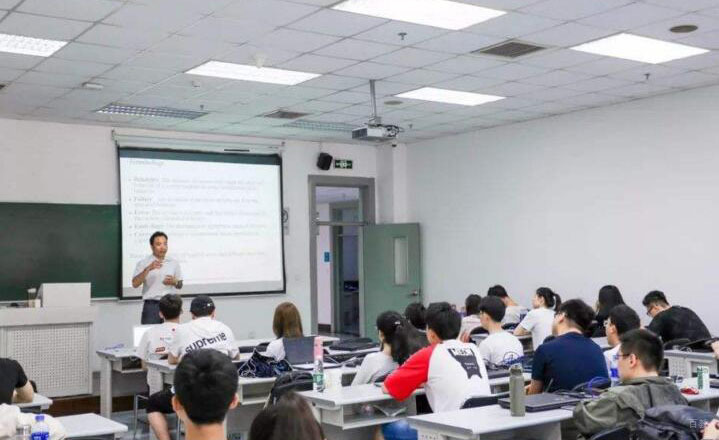上海方引教育_专家授课