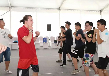 拳击课训练现场