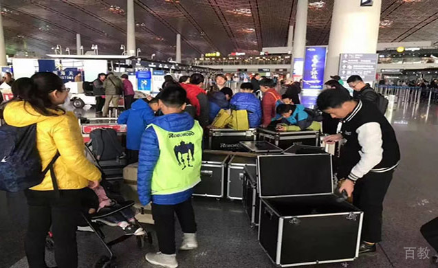 参赛队伍整装出发