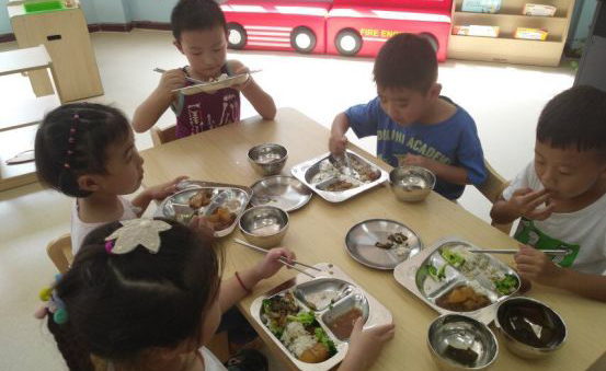 武漢楓葉國際學校_午餐時間