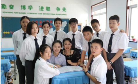 国际初中生合影