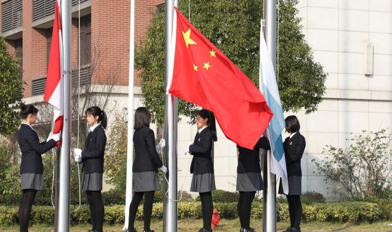 上海枫叶国际学校_升旗仪式
