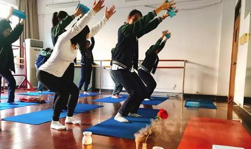 上海英澳美国际高中瑜伽课程