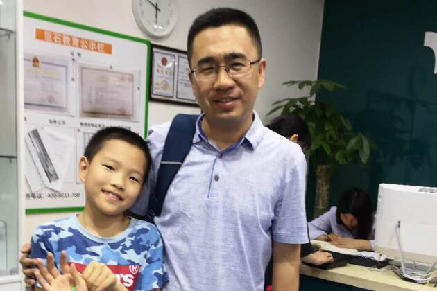 家长与孩子合照