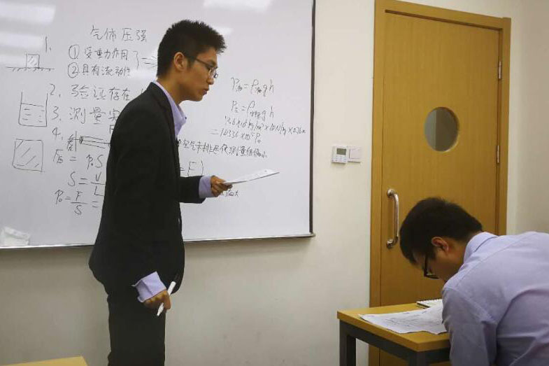 南京巨石教育老师讲课