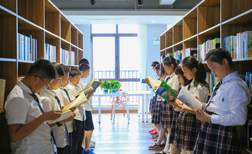 上海新纪元双语学校图书馆