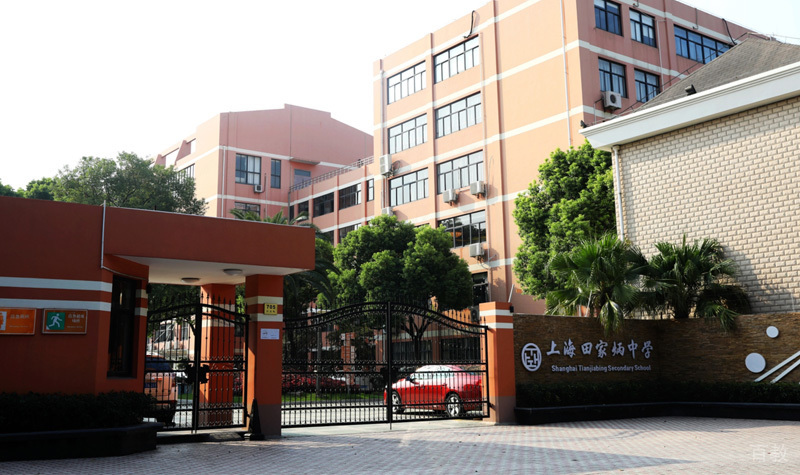 学校大门
