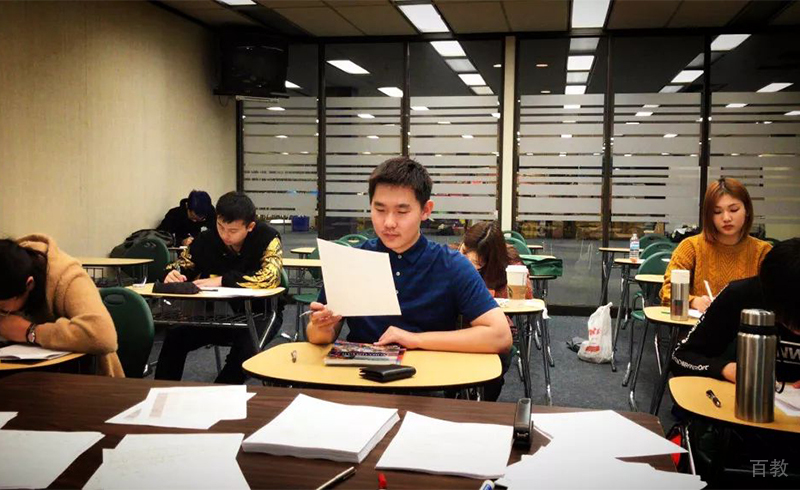 学校学生