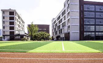 上海诺美学校室外足球操场