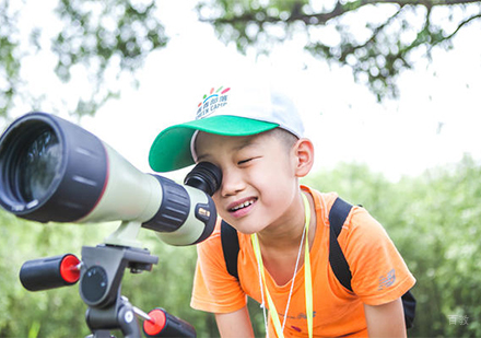 北京青青部落夏令营_参加户外夏令营活动的学生