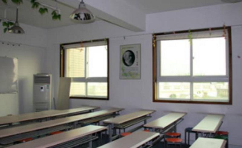 洛阳冯特学院简洁的教室环境
