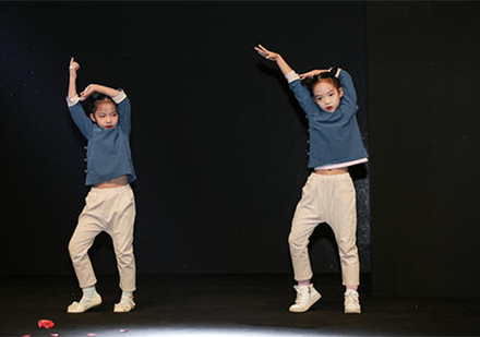 北京星城街舞培训练习街舞的孩子