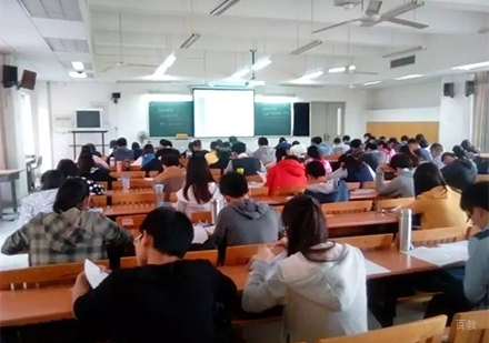 校区学生上课情形