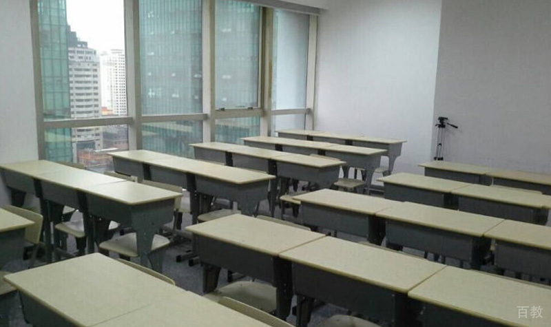 教室宽敞明亮