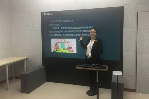 老师授课中
