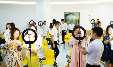 北京中清商学院