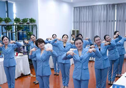 北京新华礼仪培训学校参加培训的学生