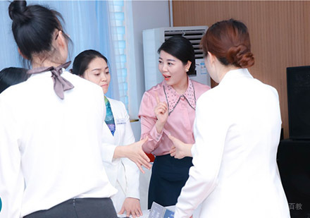 学校学生