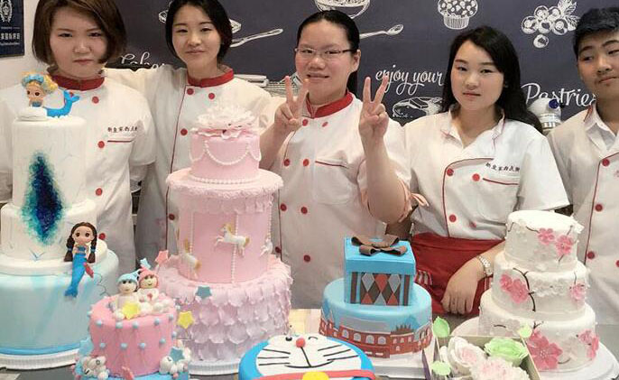 上海新皇家国际烘焙学校师生合照
