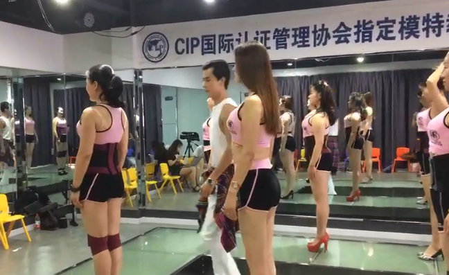 上海MK国际模特培训学校训练课堂