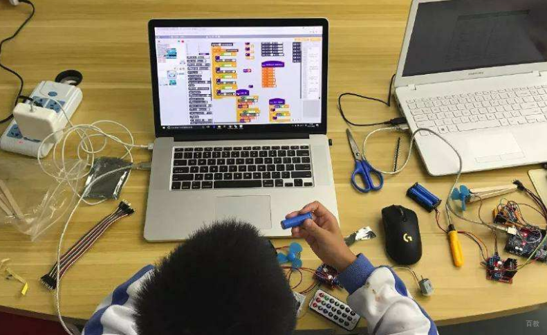上海极客晨星少儿编程_课堂学习