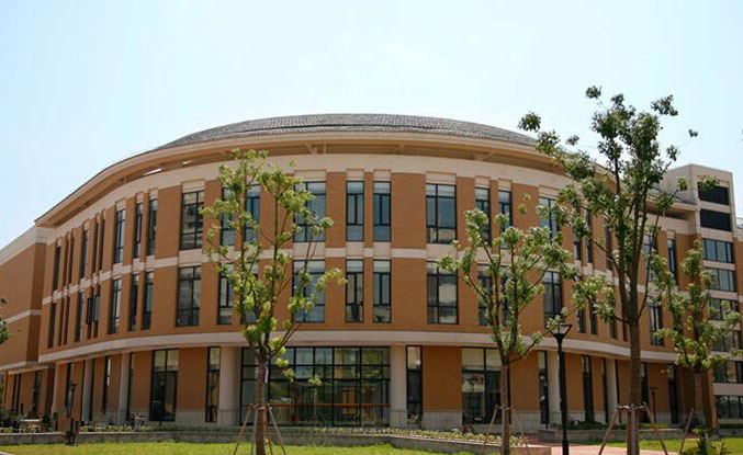 上海应用技术大学国际高中学校环境