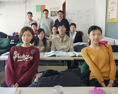 教师学生合影