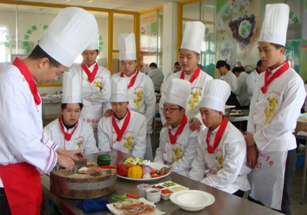 福州烹饪职业培训学校学员上课场景