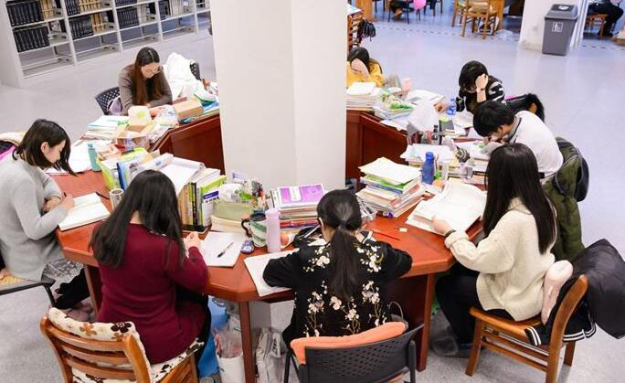 上海社科赛斯图书馆学习