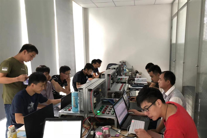 上海程控教育PLC机器人培训