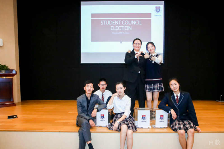 学生合影