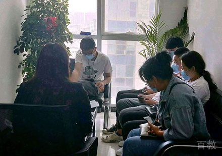 郑州华人职业培训学校_课堂学习场景