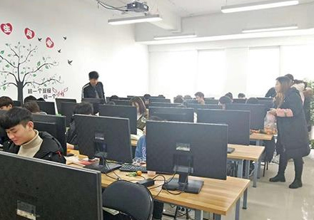 郑州华人职业培训学校授课教室环境