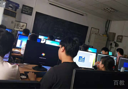 郑州华人职业培训学校_学员课堂上课场景