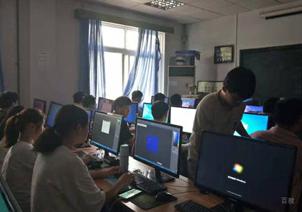 学员课堂上课场景