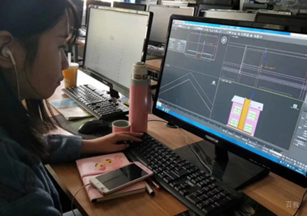 学员进行上机作图
