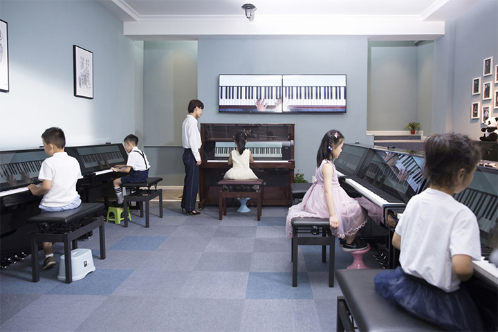 上海FIND智慧钢琴钢琴训练情景