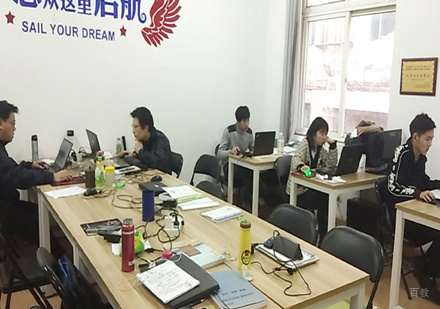 郑州绿洲同济教育_学员课堂上课场景