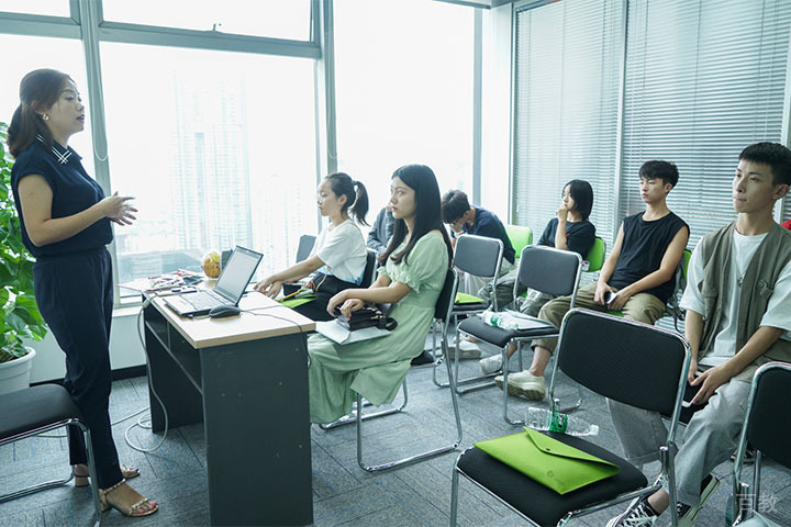 成都华新文登教育考研教学课堂